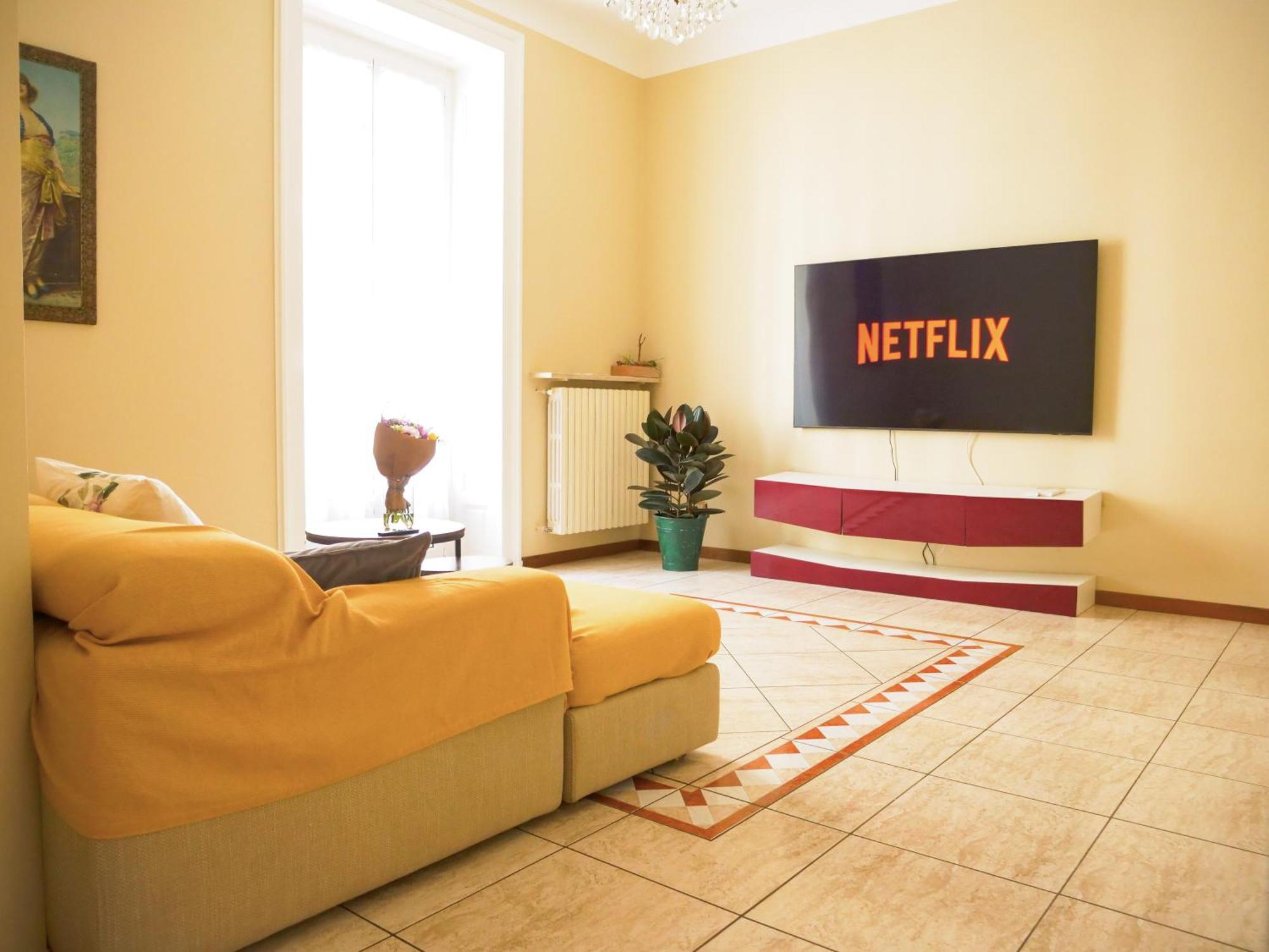 Wonderful Downtown Apartment-Hd Netflix, King-Size Bed, Two Minutes' Walk From Metro ميلان المظهر الخارجي الصورة